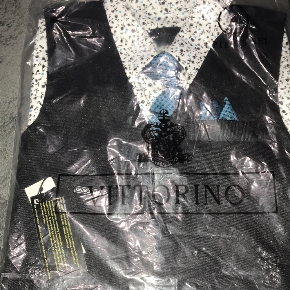 4 Piece suit set (vest, shirt, tie, pants) Floral